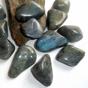 Labradorite gemstones from earthegy